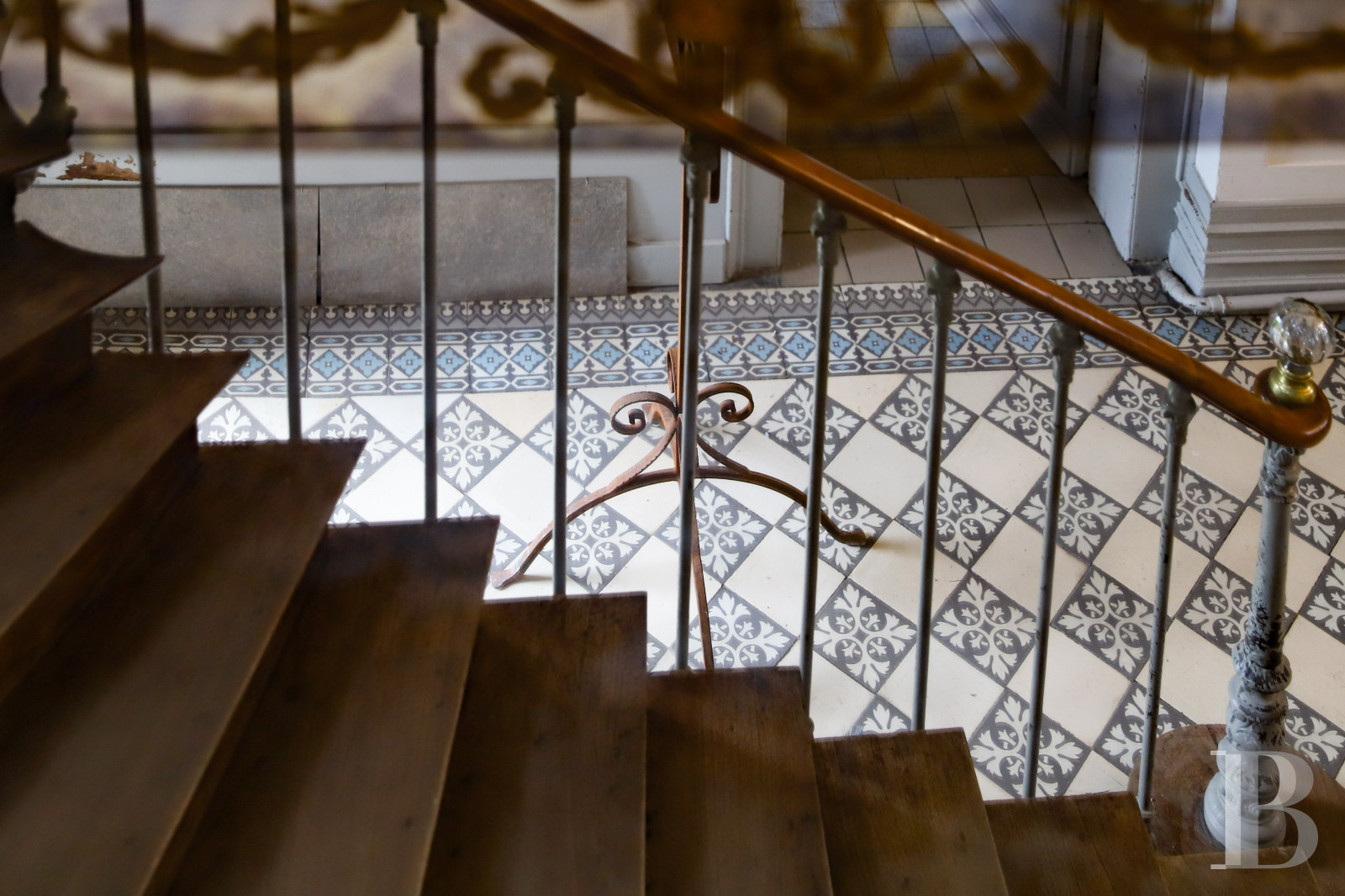 Dans le  Calvados, au pied de la  Basilique de Lisieux un manoir médiéval du 16e siècle - photo  n°13